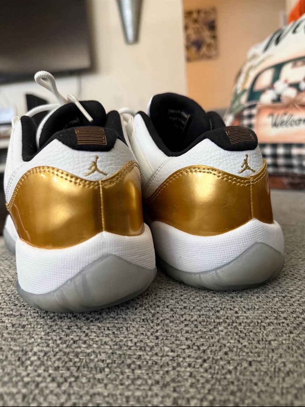 Jordan 11 Low Closing Ceremony - Picture 3 of 4